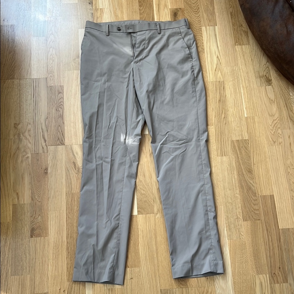 Uniqlo Men's Classic Lightweight Khaki Pants Athletic 33x34